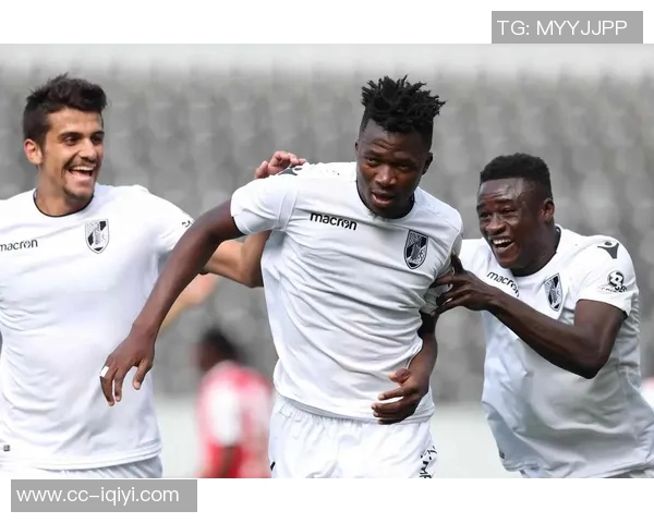 吉马良斯赛前提醒埃斯特旺对方后卫可能失误助攻成功喜悦分享