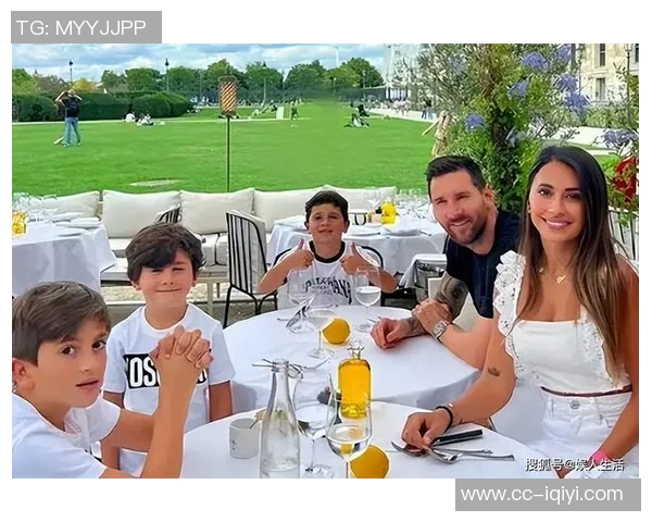 安东内拉分享与梅西温馨合照庆祝圣诞节幸福时刻