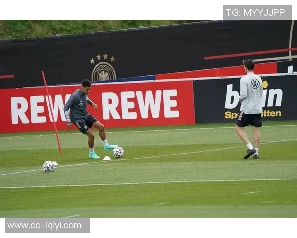 拜仁队训练动态戴维斯博伊因感冒缺席诺伊尔穆西亚拉恢复正常合练