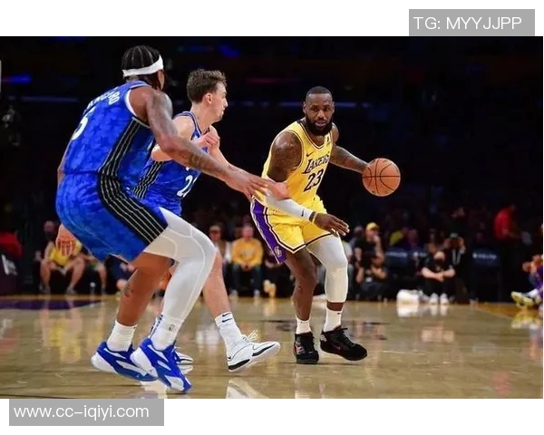 东詹双子星赛后数据引热议究竟是赞誉还是批评引发讨论